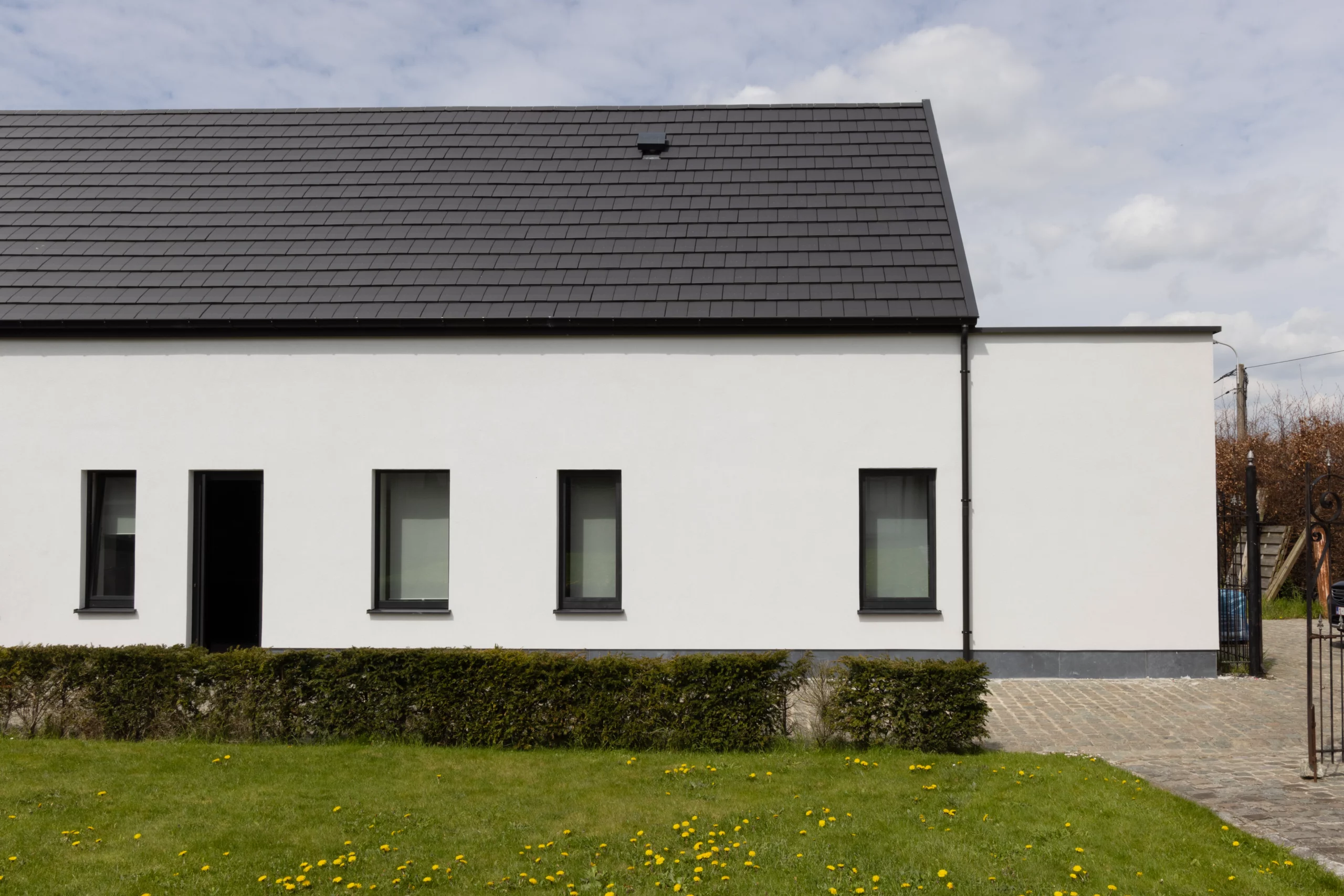 Totaalrenovatie Flandrienhoeve voorgevel overview