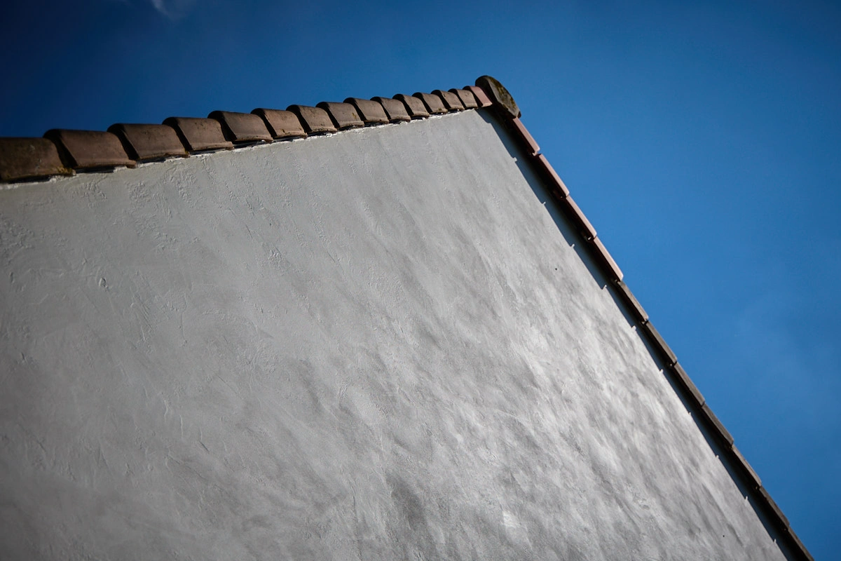 Isolation de façade extérieure à Roulers – détail de toiture de l’annexe