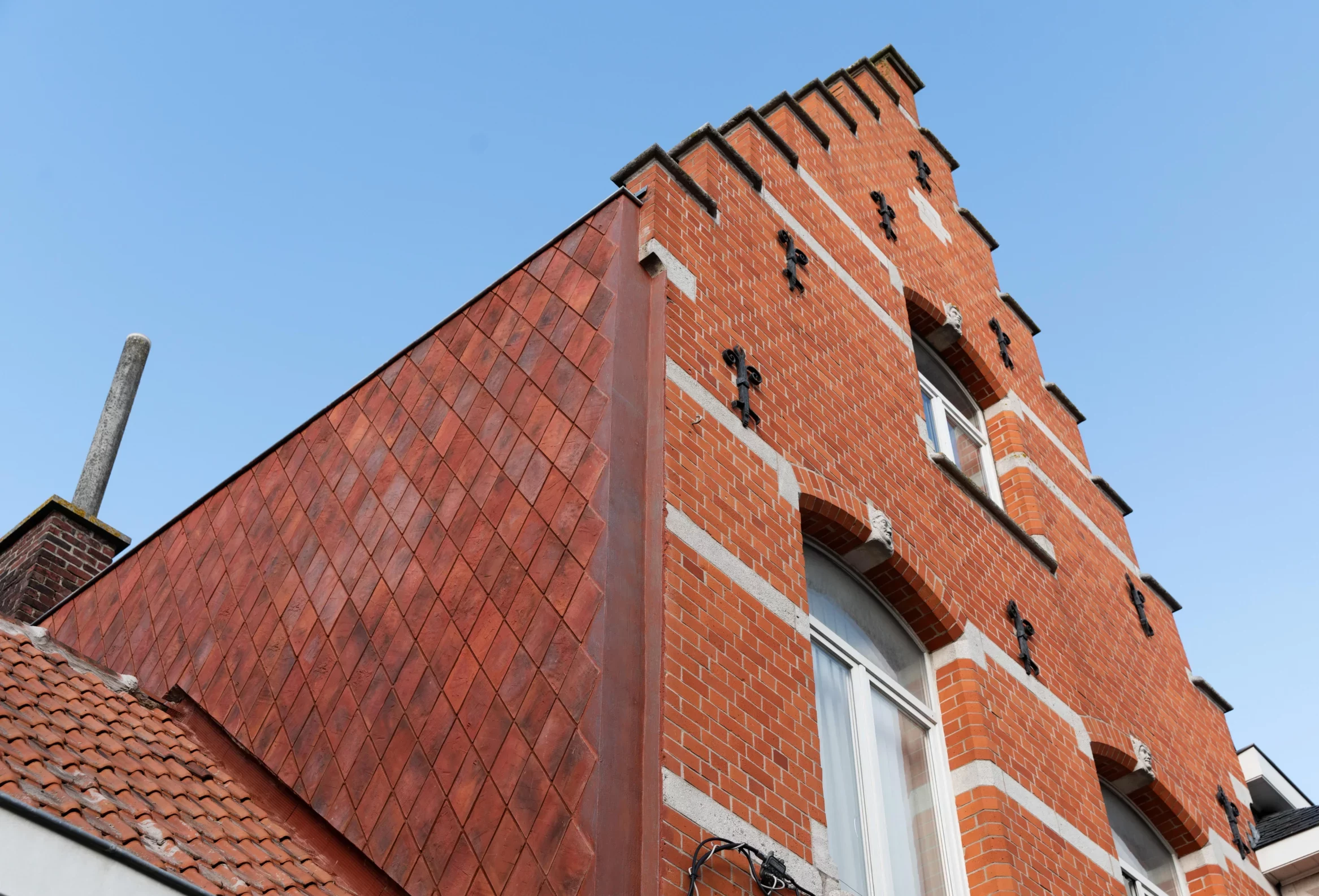 Gevelbekleding Zonnebeke kikkerperspectief